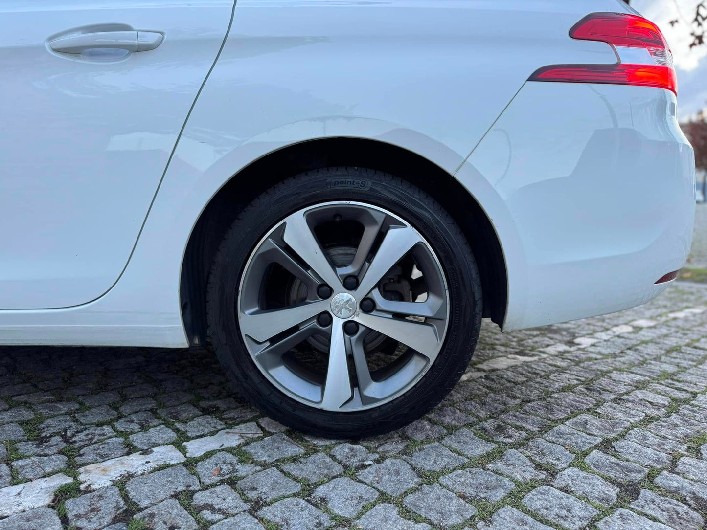 Peugeot 308 SW 1.2 e-THP 130cv Allure
