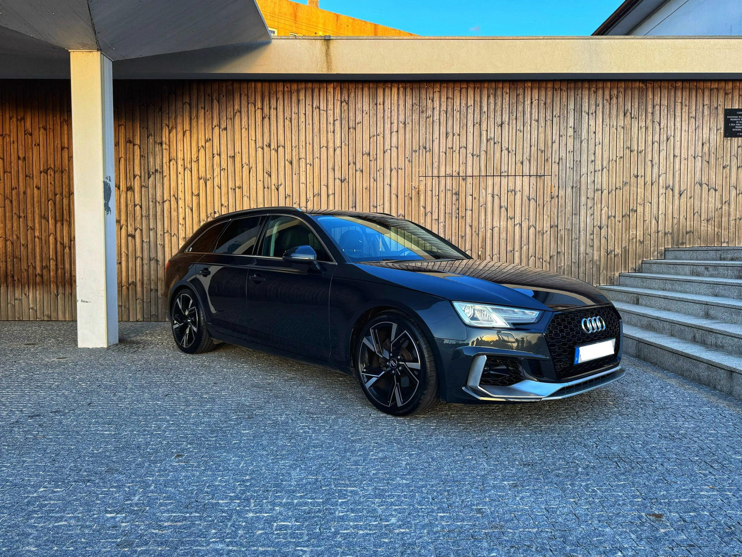 Audi A4 Avant 2.0 TDI Sport S Tronic Look RS4
