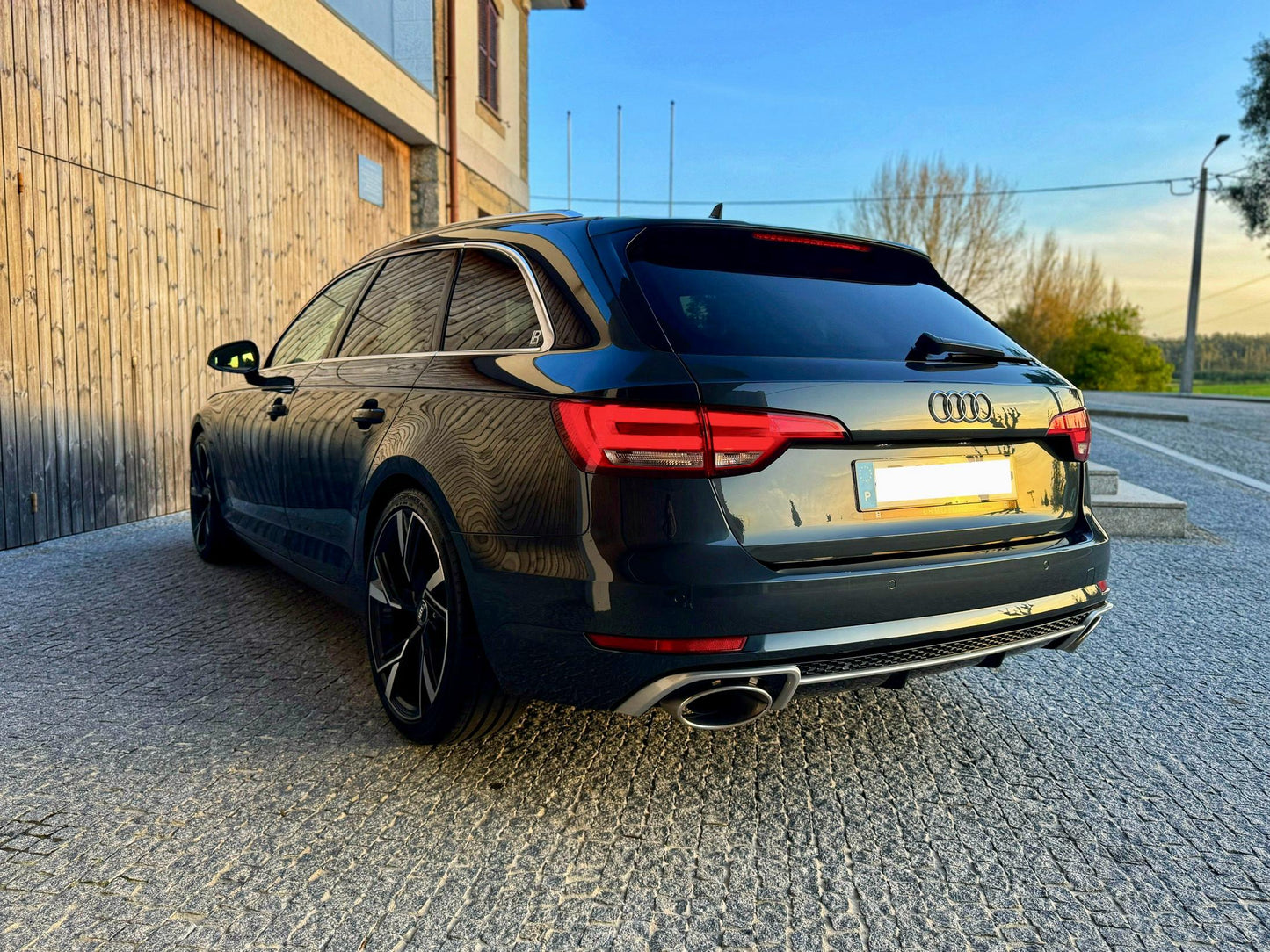 Audi A4 Avant 2.0 TDI Sport S Tronic Look RS4