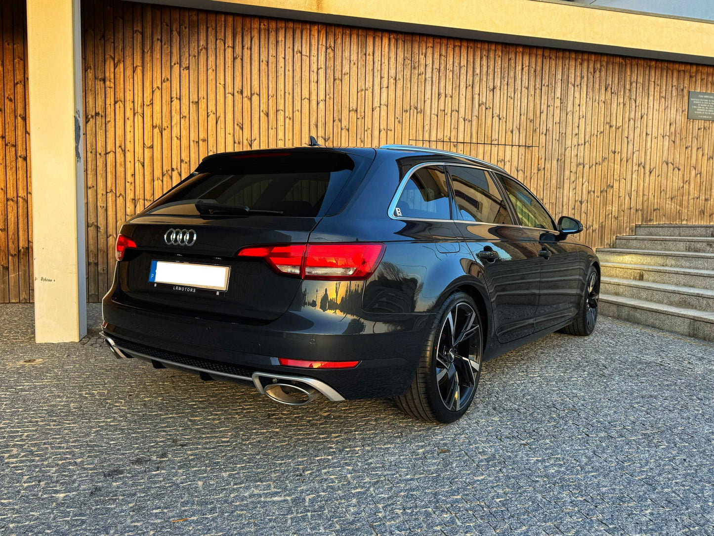 Audi A4 Avant 2.0 TDI Sport S Tronic Look RS4