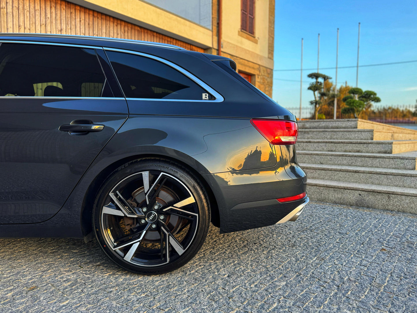 Audi A4 Avant 2.0 TDI Sport S Tronic Look RS4
